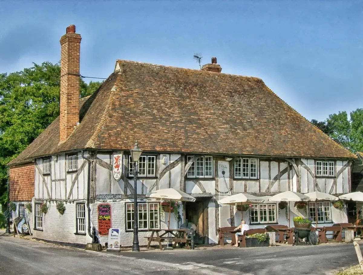 How to Choose a Village Pub for a Countryside Walk